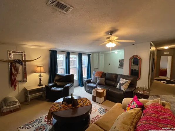 309 Hayden Avenue, Devine, TX 78016