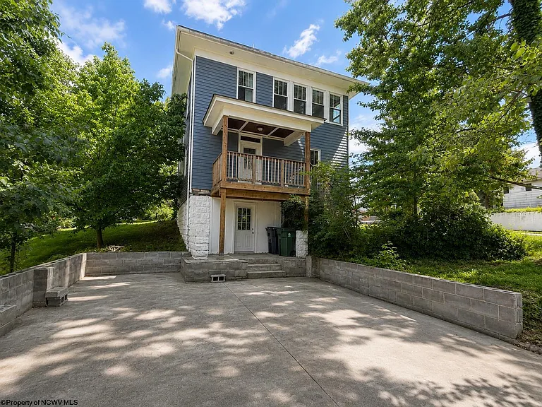 960 Grand St — Photo 19