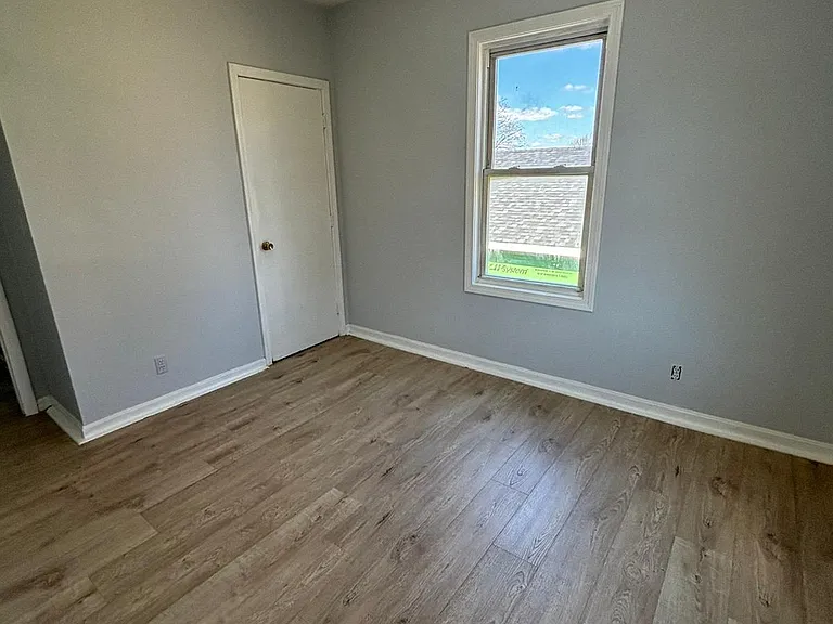 11 Hollywood St #3L — Photo 9