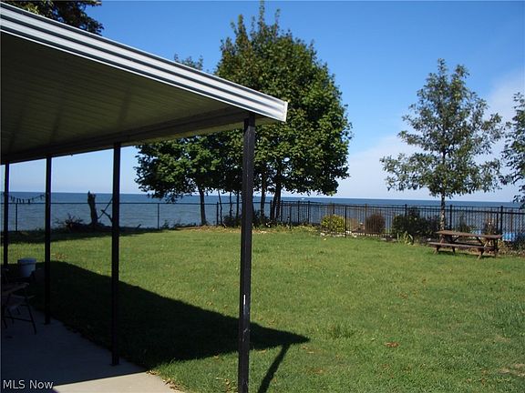 4th image of 3444 Edgewater Dr