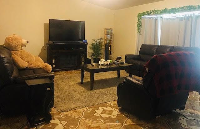 2nd image of 1585 Josephine Ct