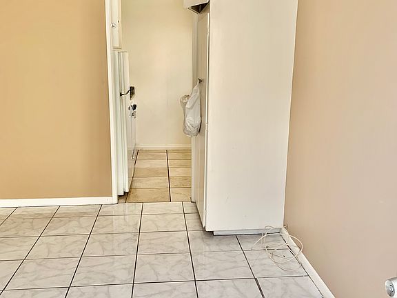 5th image of 470 W 10th St