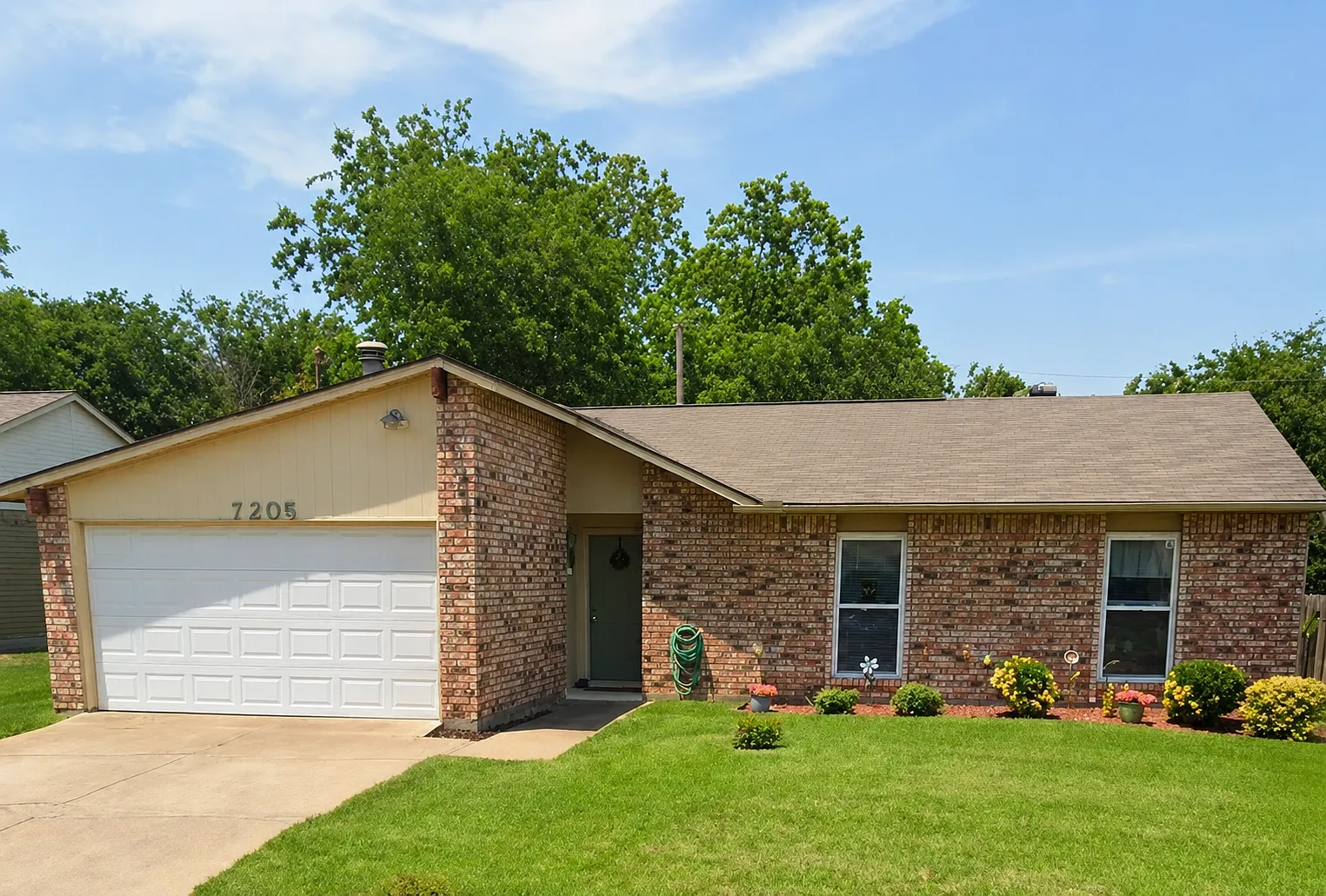 3 bed, 1348 sqft, $2,100 — Photo 1