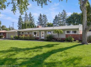 29495 Gilchrest St, Farmington Hills, MI 48334