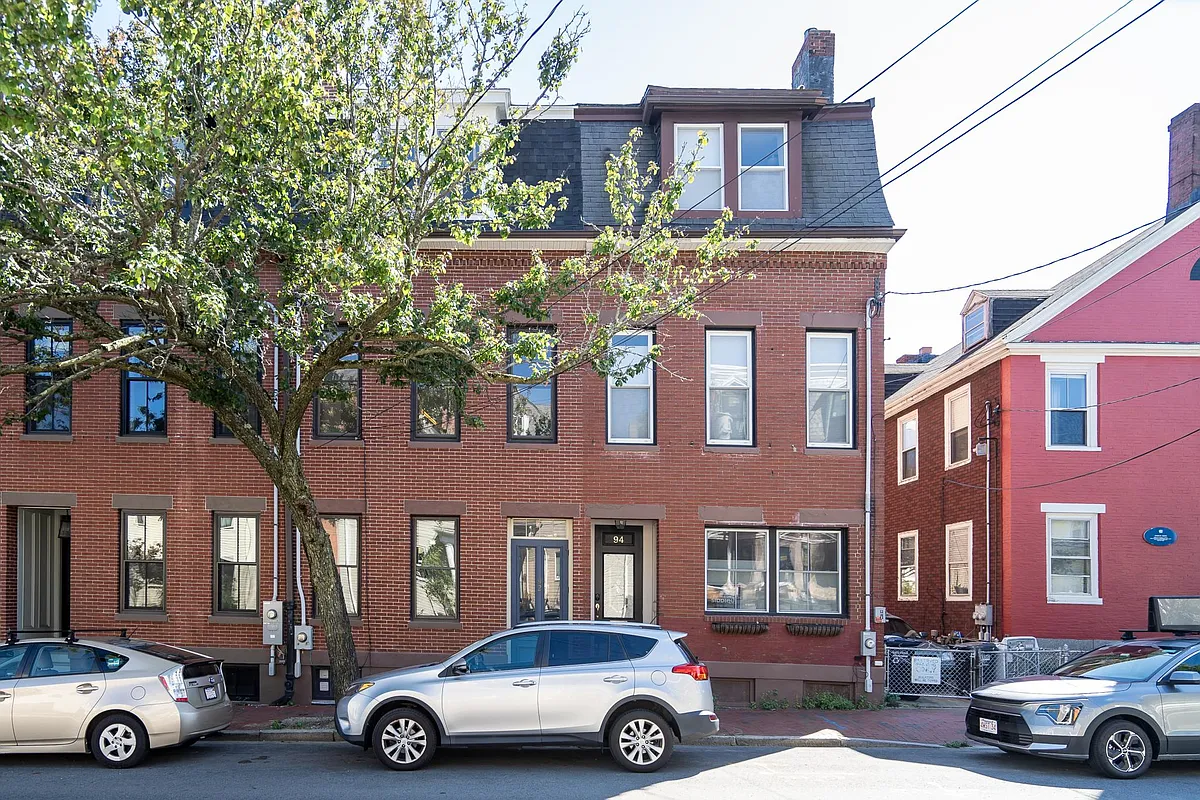 Building Photo - 92 Thorndike St