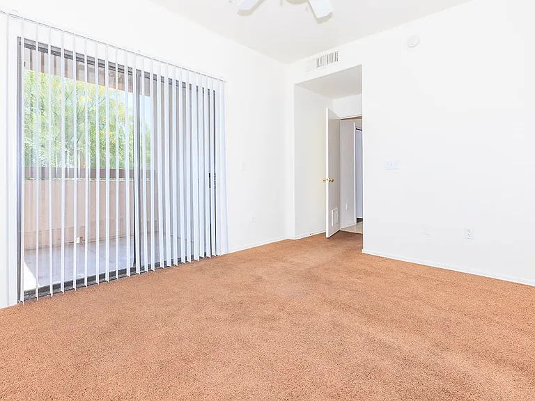 San Martin Apartments — Photo 23
