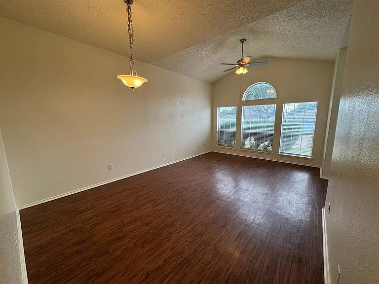 4024 Periwinkle Dr — Photo 5