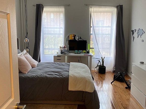 3rd image of 256A Kosciuszko St #2F