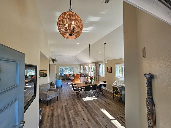 2nd image of 686 Island View Ct