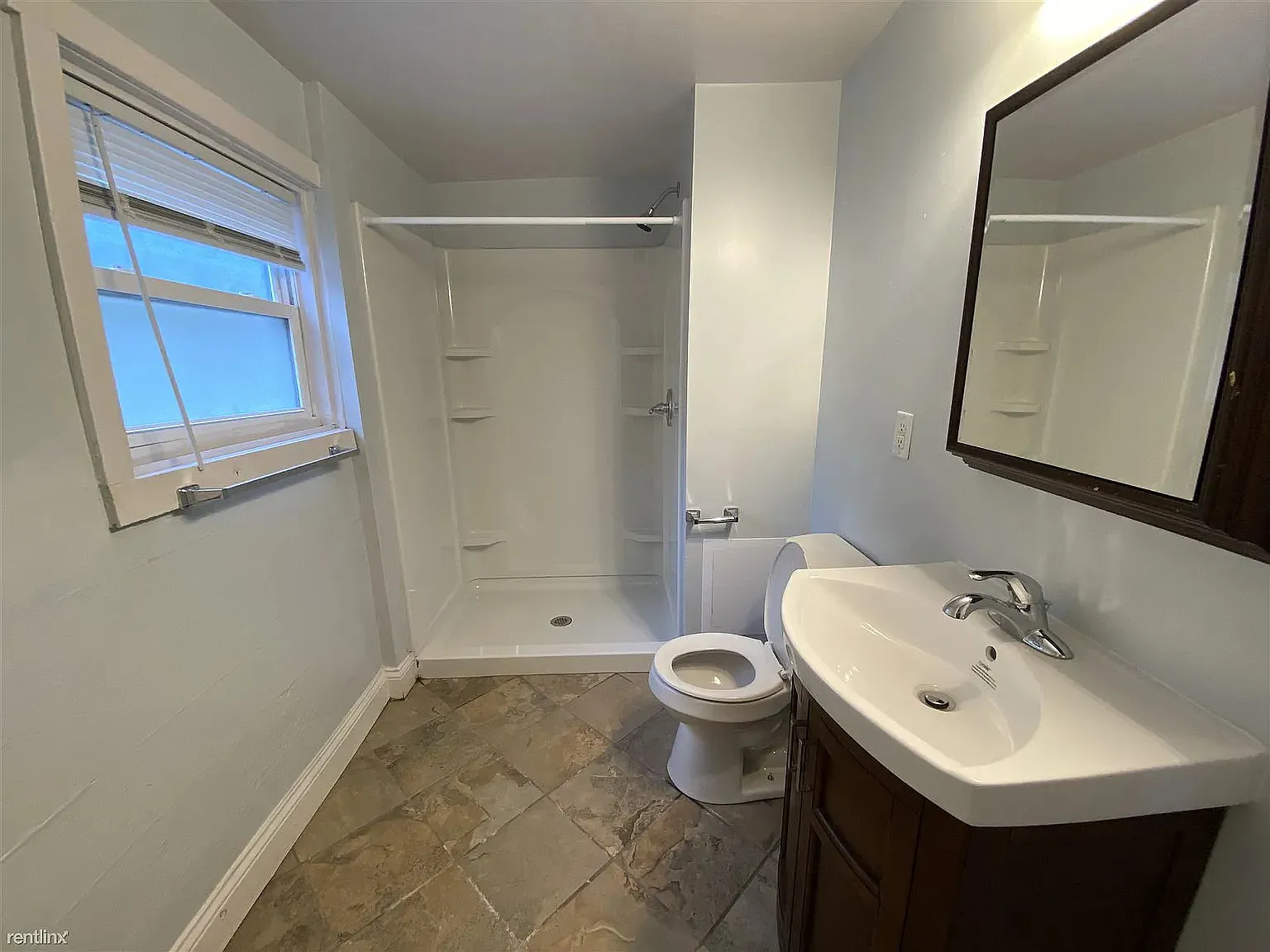3 bed, 900 sqft, $2,700 — Photo 3