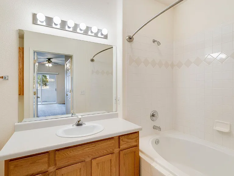 3625 Strawberry Field Grv #D — Photo 16