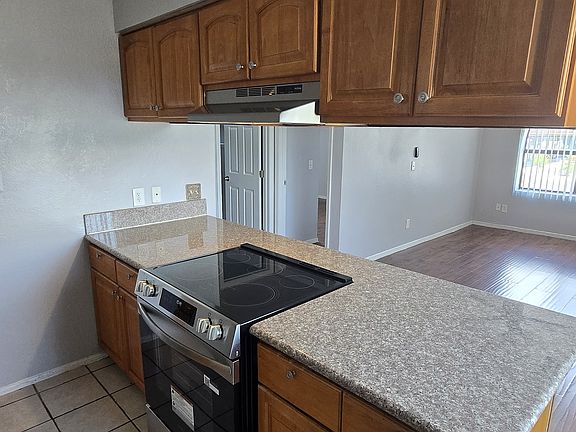 5th image of 1807 E Hedrick Dr