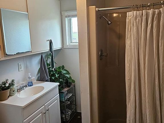 3rd image of 1060 Edina St
