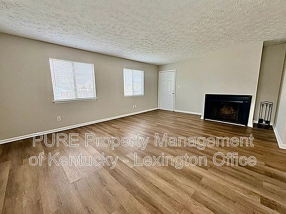 5th image of 3772 Camelot Dr Unit 1