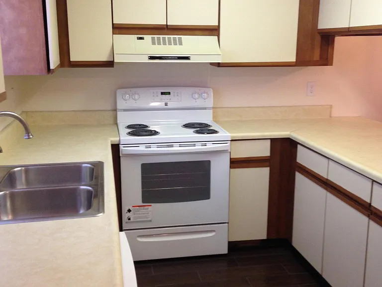 1325 W 12th St #C3 — Photo 4