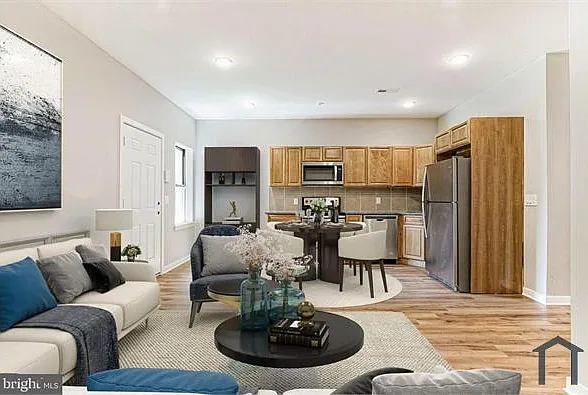 1827 W Diamond St — Photo 11