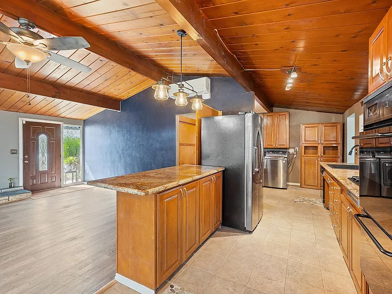 650 Mardina Way — Photo 4