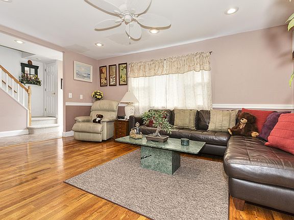 4th image of 1658 Carlton Ave