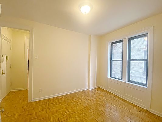 5th image of 304 W 14th St APT 1A