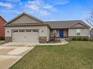 2004 Rylan Rd, Mahomet, IL 61853