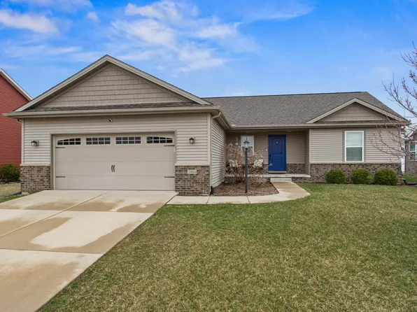 2004 Rylan Rd, Mahomet, IL 61853