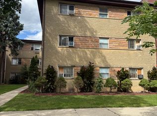 2626 W Greenleaf Ave APT 1B, Chicago, IL 60645
