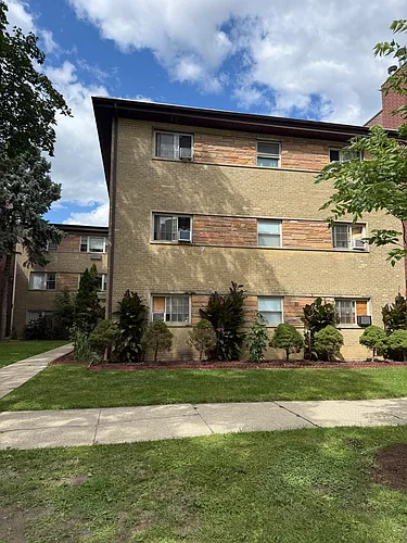 2626 W Greenleaf Ave #1B Photo 1