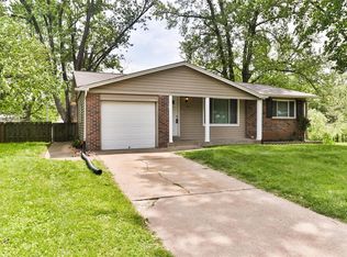 11058 Meteor Ct, Maryland Heights, MO 63043