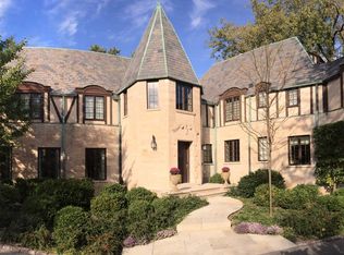 385 N Deere Park Dr E, Highland Park, IL 60035