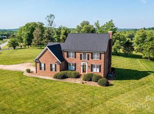 4047 Rainbow Hills Dr, Hickory, NC 28602