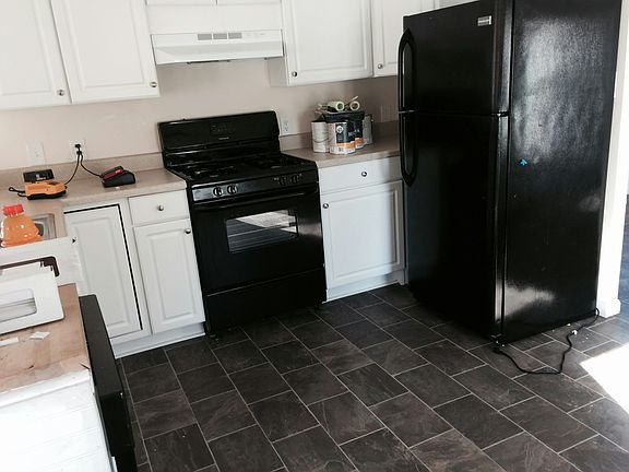 4th image of 5 Rosewood Ln