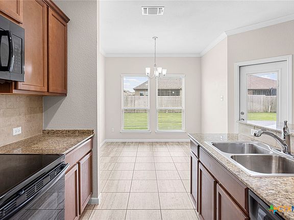 4th image of 603 Cross Dr
