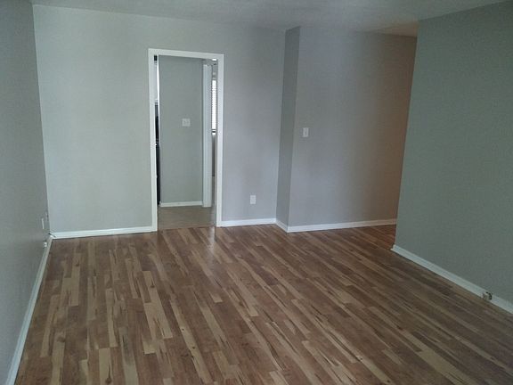 3rd image of 5249 Yucatan Dr