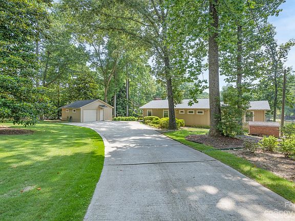 4th image of 3074 Lake Wylie Dr