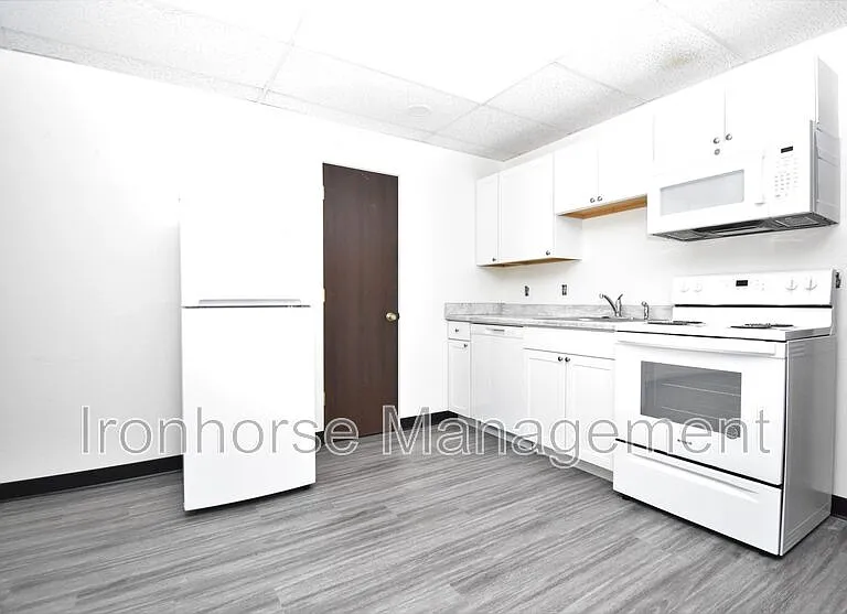 801 W Villard St #32 — Photo 6