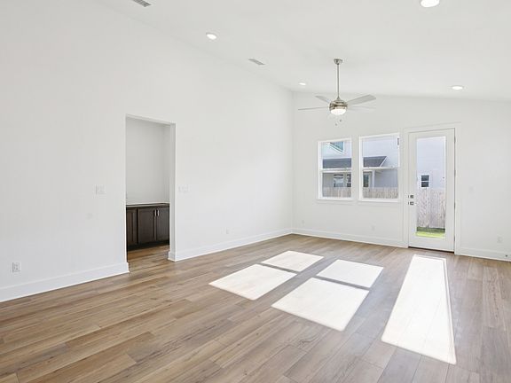 5th image of 1004 Yaupon Holly Dr