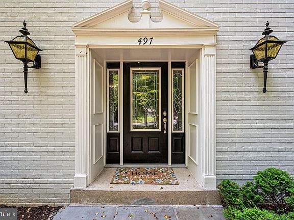 3rd image of 497 Black Swan Ln
