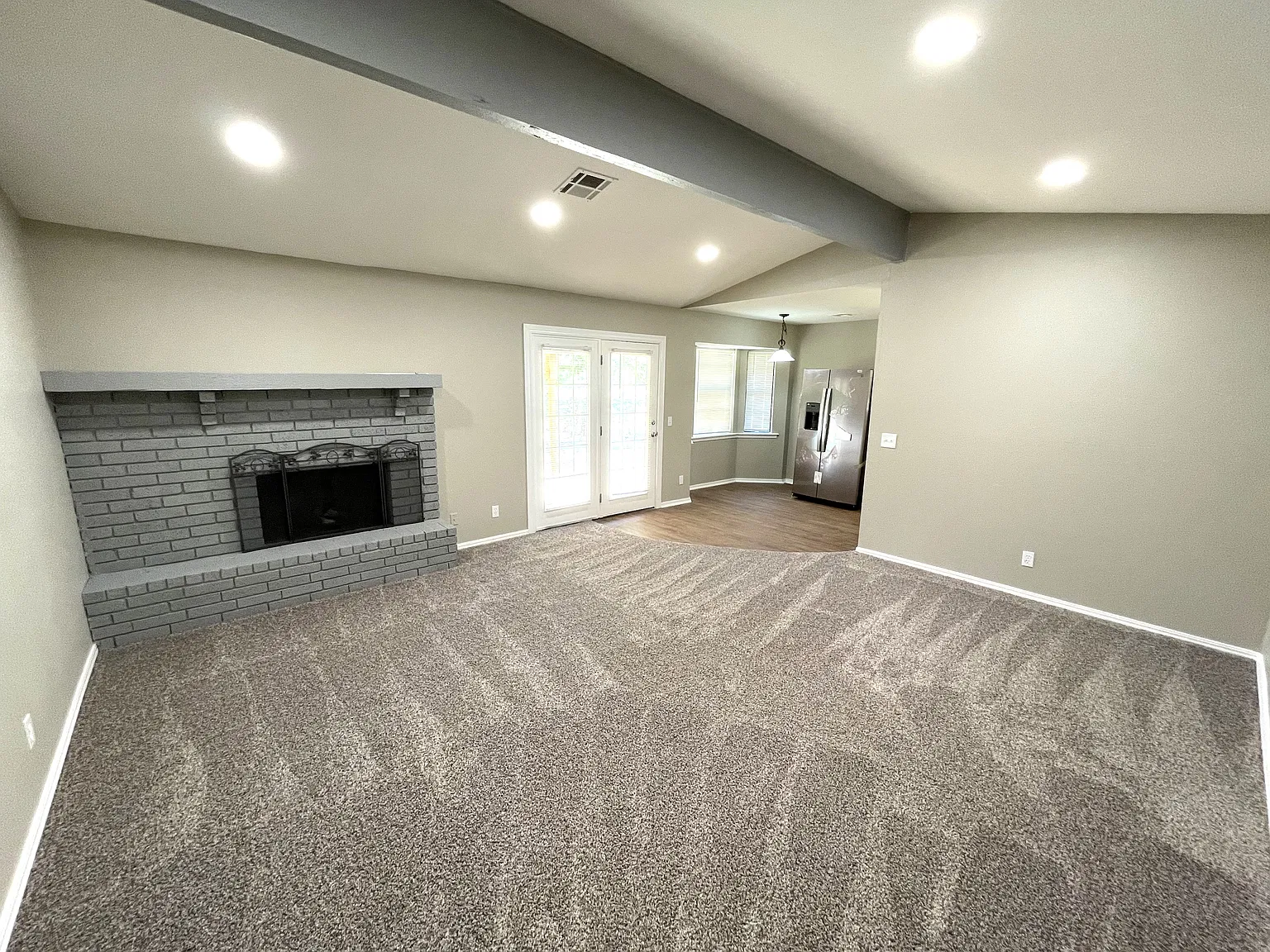 209 W Waco Pl — Photo 3