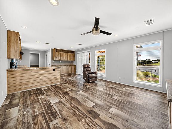 4th image of 941 Lake Cres #311