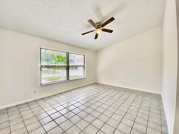 5th image of 108 Sherwood Circle #3a