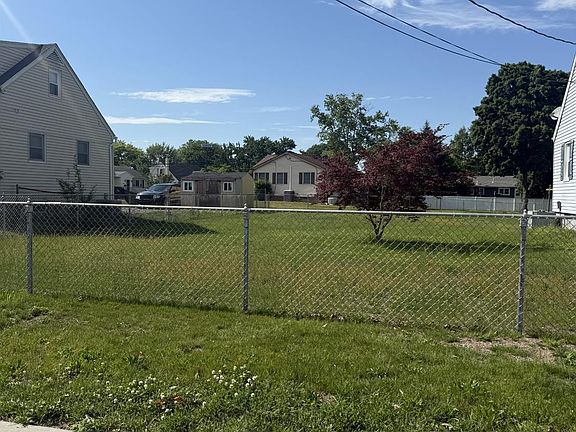 2nd image of 30 Murray Ave