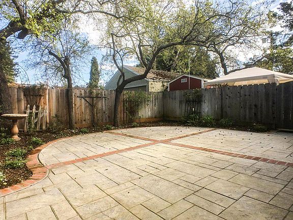 5th image of 107 Clover Ln