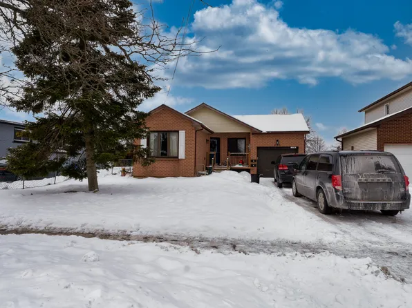 258 Kingscourt Ave #2, Kingston, ON K7K 6C9