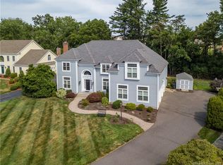 14 Trumbull Ln, West Hartford, CT 06117