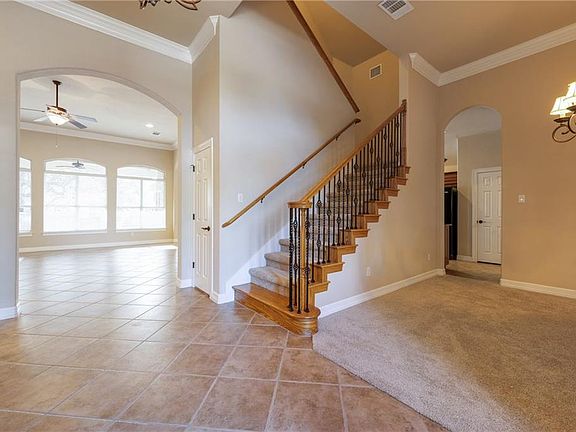 4th image of 1009 Hidden Glen Dr