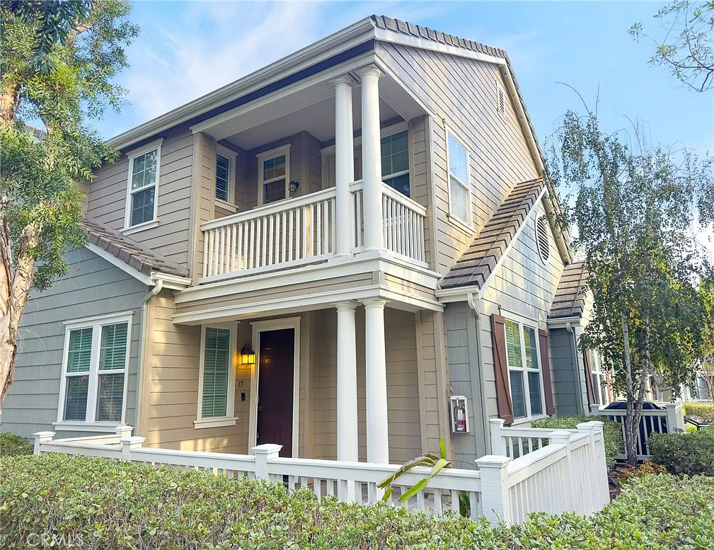 3 bed, 2.5 bath, 1698 sqft, $4,200 — Photo 1