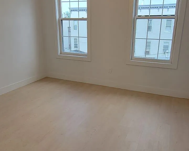 283 Webster Ave #2L — Photo 7