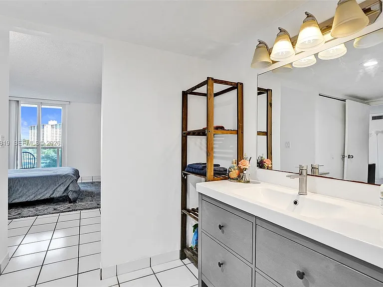 100 Bayview Dr #401 — Photo 16