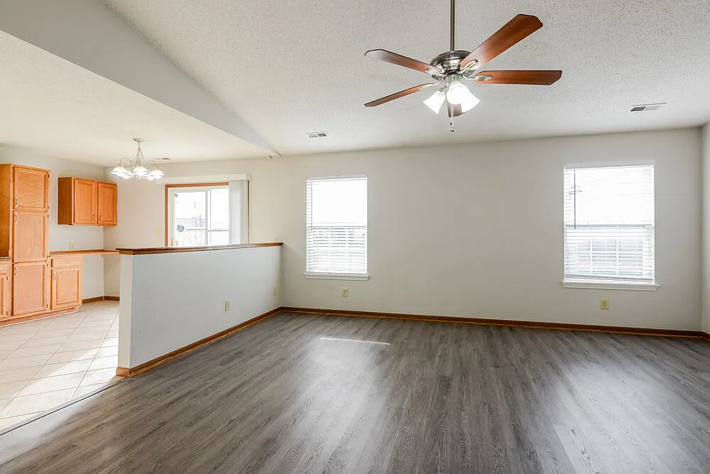 3 bed, 2.0 bath, 1248 sqft, $2,310 — Photo 4