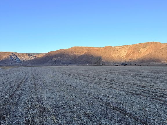 5th image of 3061 N Field Rd